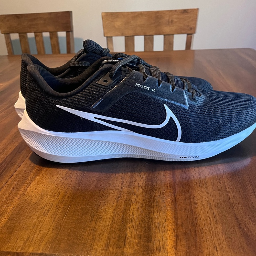Nike Air Zoom Pegasus 40 - Mens size 14